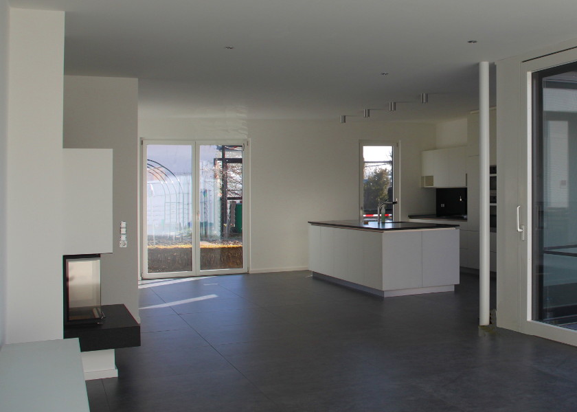Moderner Wohnraum im Bungalow.