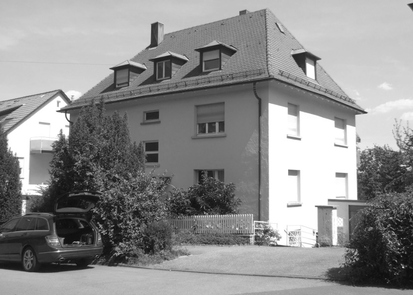 Mehrfamilienhaus Ansicht vor der Renovierung.