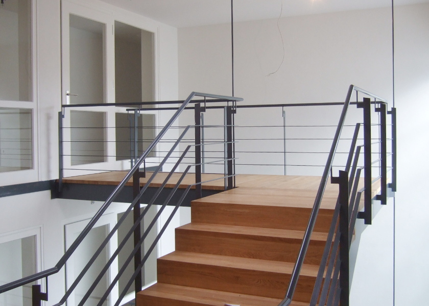 Eine Treppe innerhalb des Studentenwohnheims.