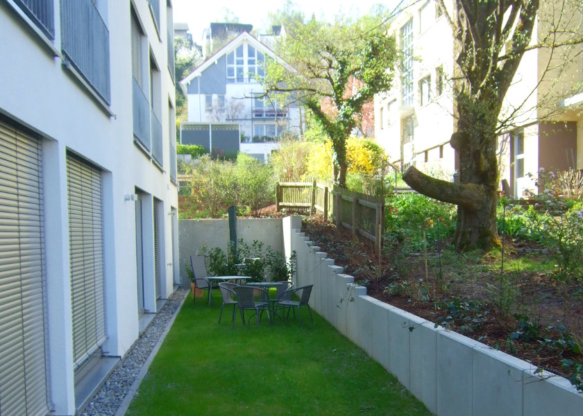 Der Garten und Außenanlagen des Studentenwohnheims.