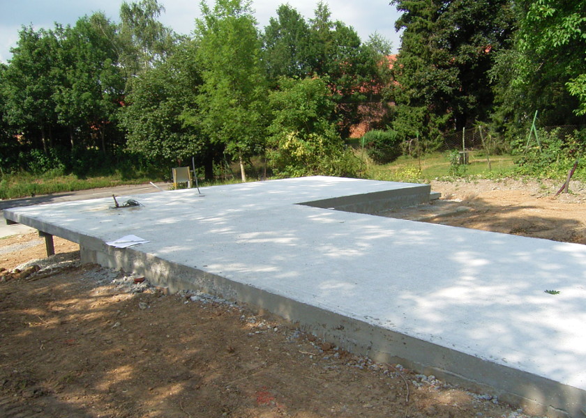 Beton-Bodenplatte für ein Wochenendhaus aus Holz.