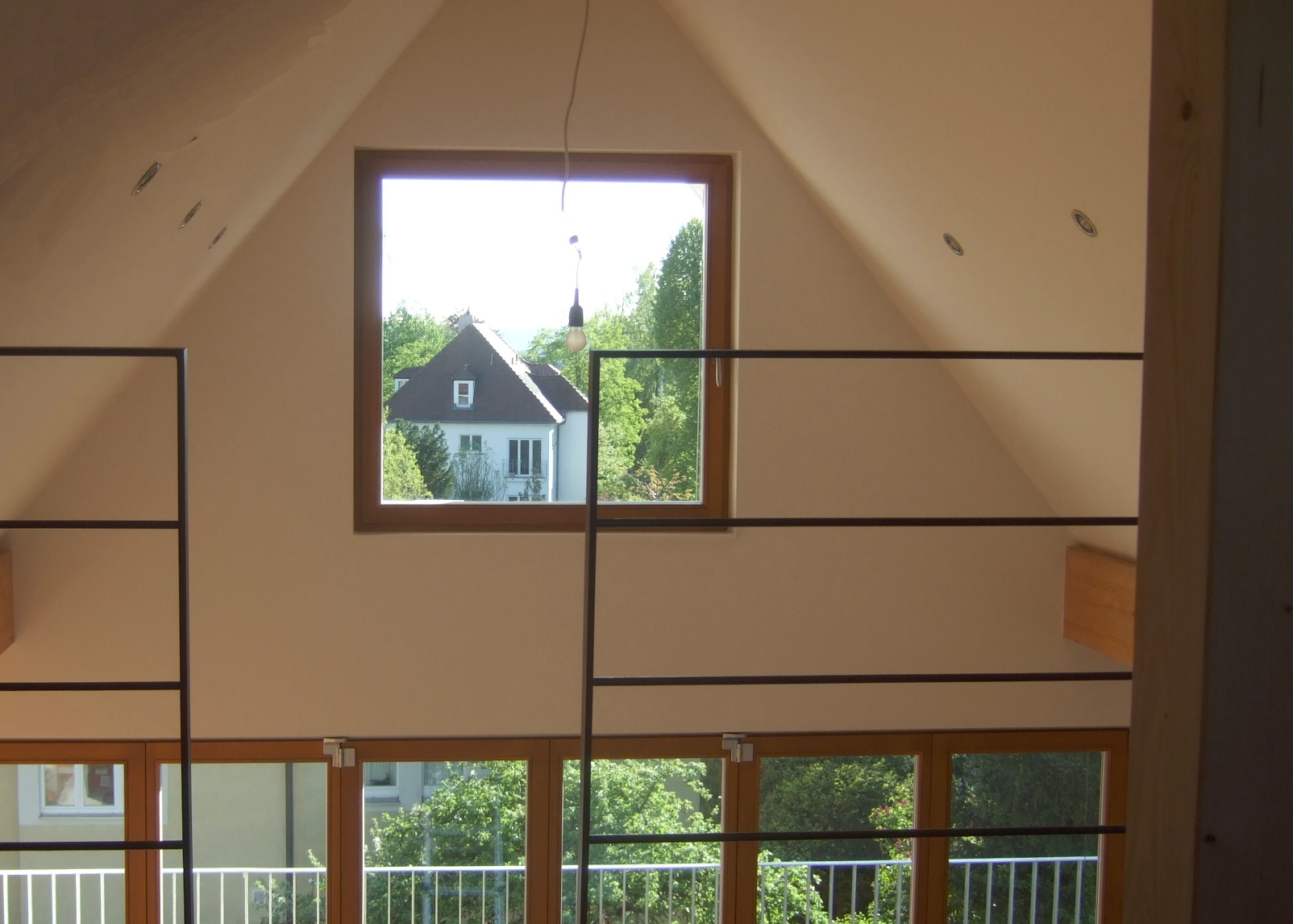 Dachspitz im Inneren eines Hauses.