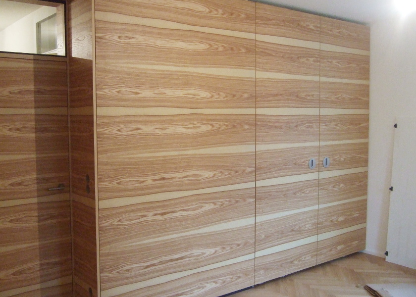 Einbauschrank aus Olivesche.