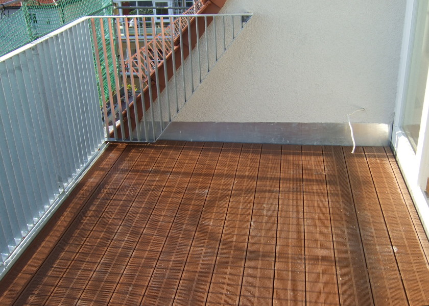 Bildausschnitt einer Dachterrasse.