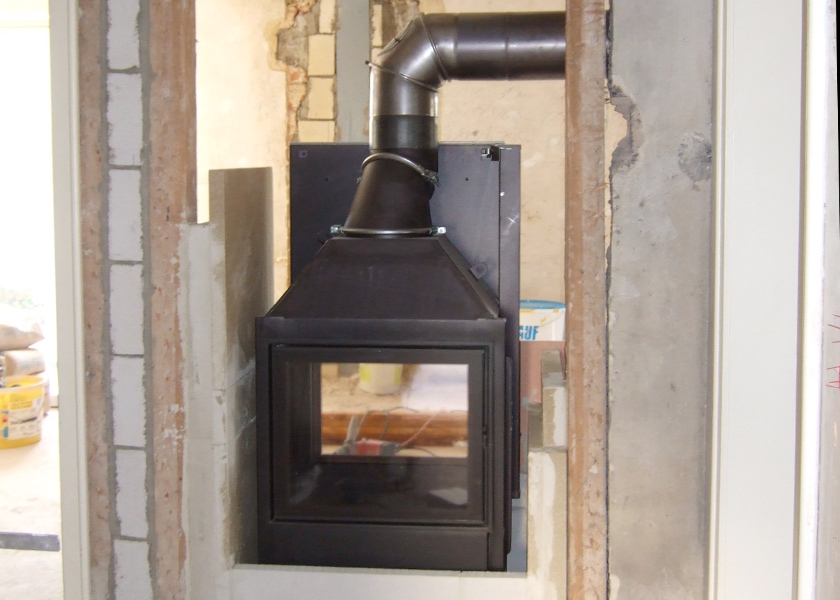 Ofeneinbau in einem Wohnhaus.