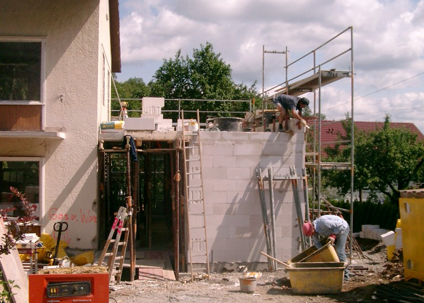Rohbau des Hausanbaus.