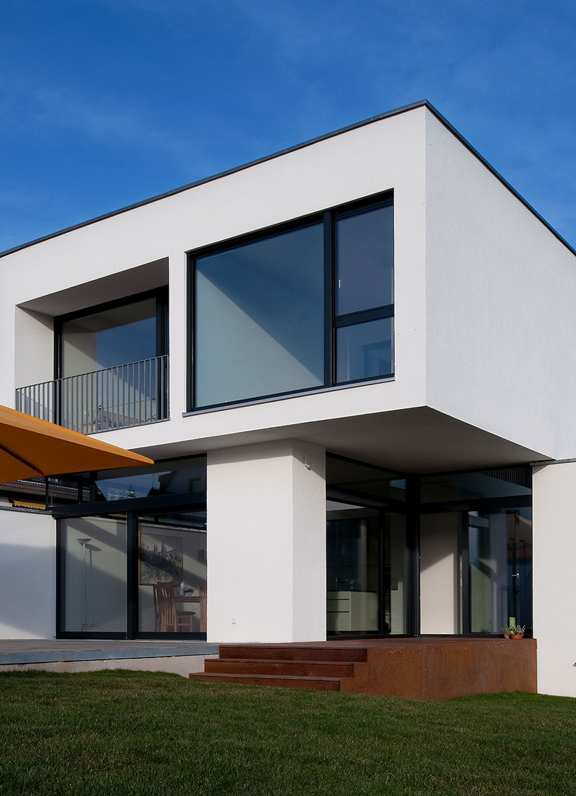 Einfamilienhaus Neubau mit Garten.