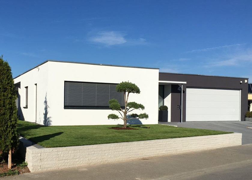 Straßen Ansicht eines Bungalows.